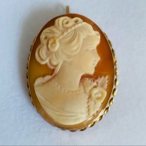Vintage Italian 14K Yellow Gold Carved Shell Cameo Pendant/Brooch